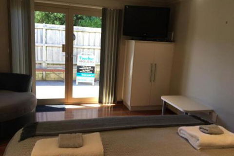 Twelve Apostles Beach House B & B - Dalby Accommodation 5