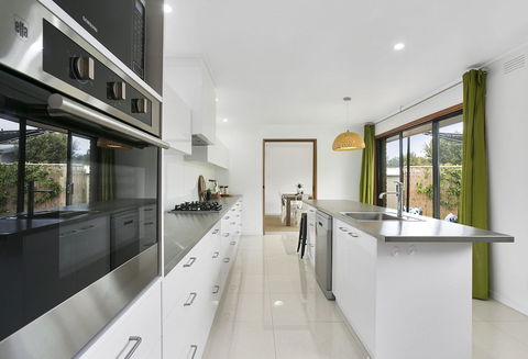 Fairhills - Beautifully Styled - Dalby Accommodation 1