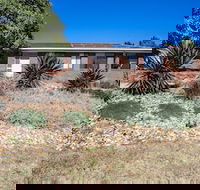 Fairhills - beautifully styled - Dalby Accommodation