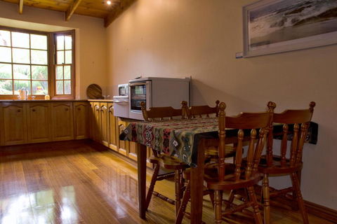 Gellibrand River Gallery Accommodation - Dalby Accommodation 5