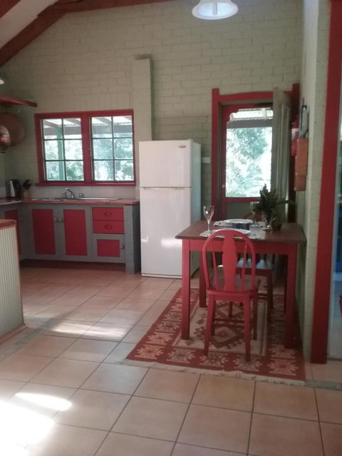 Narrawallee Creek Studio - Dalby Accommodation 4
