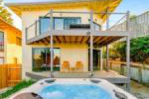 Achilles - Dalby Accommodation 0