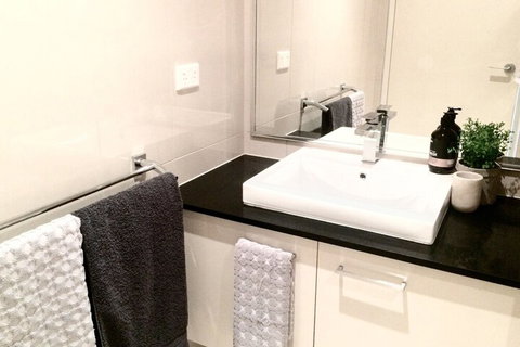 Darwin City Chic Apartment At The KUBE - Dalby Accommodation 5