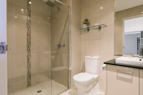 Darwin City Chic Apartment At The KUBE - Dalby Accommodation 7