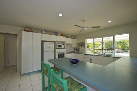 John's Tropical Island Home - Dalby Accommodation 1
