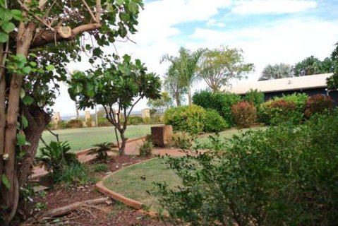 Samson Beach Chalets - Dalby Accommodation 3