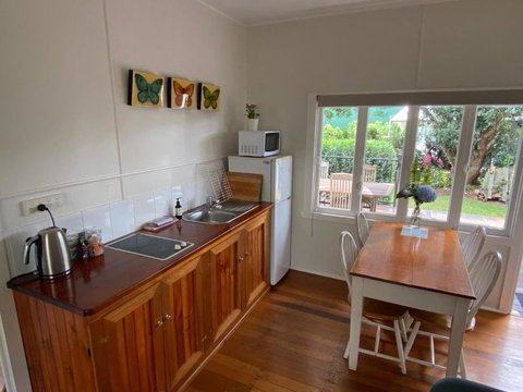 Miss Bullens Cottage - Dalby Accommodation 1