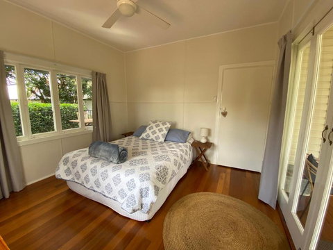 Miss Bullens Cottage - Dalby Accommodation 4