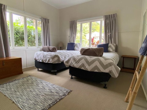 Miss Bullens Cottage - Dalby Accommodation 3
