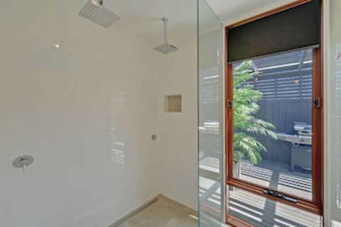 Amazing Unique Five-Star Waterfront Retreat - Dalby Accommodation 5