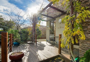 BOUTIQUE STAYS - Maple On Kent - Dalby Accommodation 2