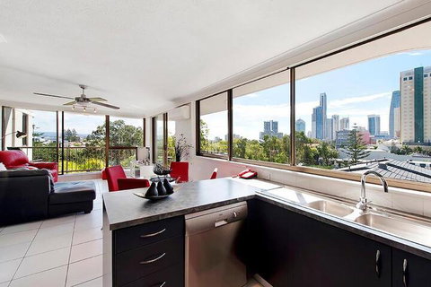 Holiday Resort Apts In Surfers Paradise - Dalby Accommodation 6