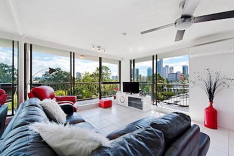 Holiday Resort Apts In Surfers Paradise - Dalby Accommodation 0