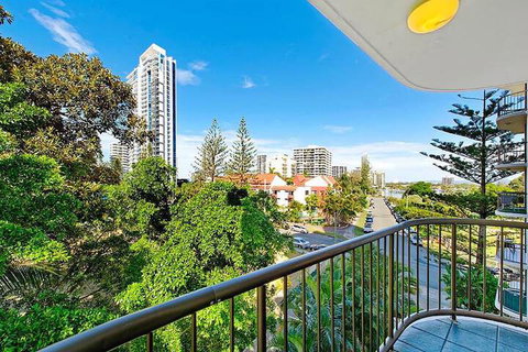 Holiday Resort Apts In Surfers Paradise - Dalby Accommodation 2