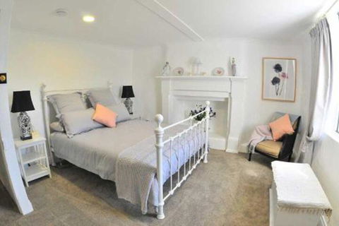 Ornee Cottage - Dalby Accommodation 2