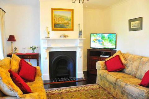 Ornee Cottage - Dalby Accommodation 3