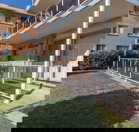 Castaways Unit 1 17 Shoal Bay Road - Dalby Accommodation