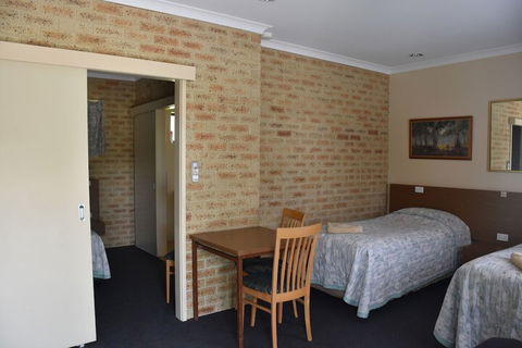 Valley Views Motel & Chalets - Dalby Accommodation 2