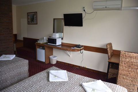 Valley Views Motel & Chalets - Dalby Accommodation 4