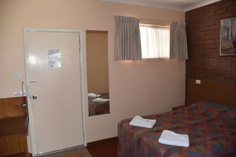 Valley Views Motel & Chalets - Dalby Accommodation 7