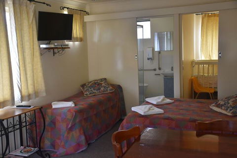 Valley Views Motel & Chalets - Dalby Accommodation 1