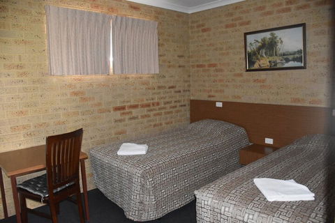 Valley Views Motel & Chalets - Dalby Accommodation 5