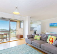 Beachside Bliss 12 Kingsway - Dalby Accommodation