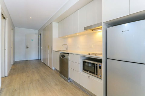Lagoon Pool 2 Bedroom Spa Suite - Dalby Accommodation 2