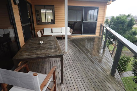 Waterfront Delight On Cater - Dalby Accommodation 4