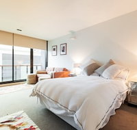 CELESTE 1BDR East Melbourne Apartment - Dalby Accommodation