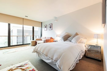 CELESTE, 1BDR East Melbourne Apartment - Dalby Accommodation 0