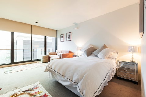 CELESTE, 1BDR East Melbourne Apartment - Dalby Accommodation 1