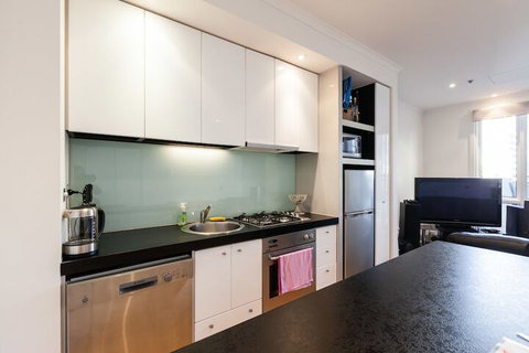 CLAUDE, 2BDR Melbourne Apartment - Dalby Accommodation 4