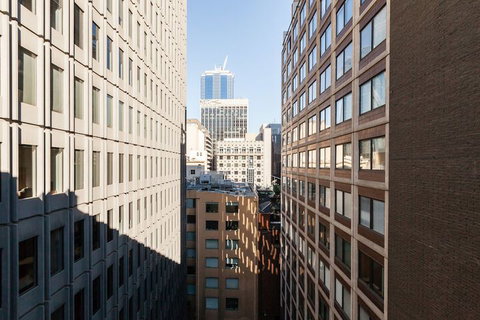 CLAUDE, 2BDR Melbourne Apartment - Dalby Accommodation 1