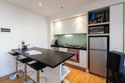 CLAUDE, 2BDR Melbourne Apartment - Dalby Accommodation 3