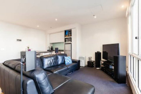 CLAUDE, 2BDR Melbourne Apartment - Dalby Accommodation 0