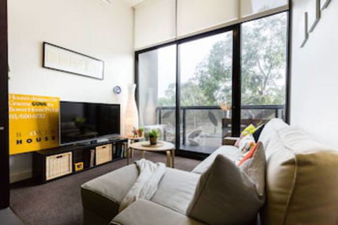 GEORGE, 1BDR North Melbourne Apartment - Dalby Accommodation 0