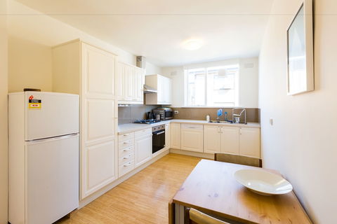 ROSIE, 2BDR St.Kilda Apartment - Dalby Accommodation 1