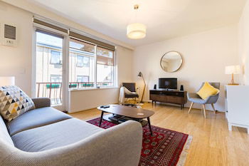 ROSIE, 2BDR St.Kilda Apartment - Dalby Accommodation 0