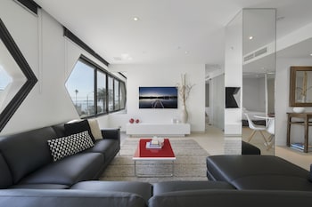 ELAINE, 2BDR St.Kilda Apartment - Dalby Accommodation 0