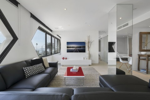 ELAINE, 2BDR St.Kilda Apartment - Dalby Accommodation 1