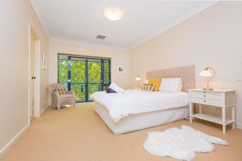 Luxurious Perth Townhouse - Dalby Accommodation 0