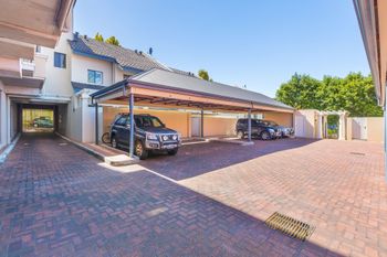 Luxurious Perth Townhouse - Dalby Accommodation 1