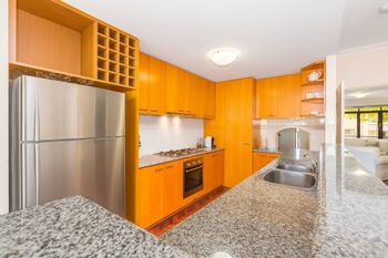 Luxurious Perth Townhouse - Dalby Accommodation 3