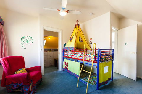 KELLY, 3BDR Northcote House - Dalby Accommodation 1