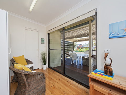 Fingal Beach Shack - Dalby Accommodation 2