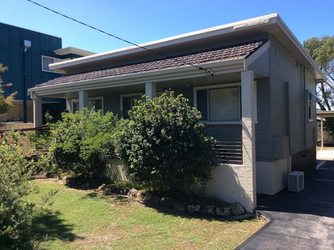 Fingal Beach Shack - Dalby Accommodation 4