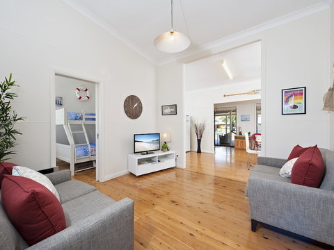 Fingal Beach Shack - Dalby Accommodation 1