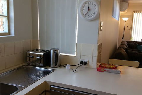 Azure Villa - Dalby Accommodation 4