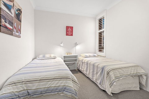 South Pacific Unit  4 - Shoal Bay - Dalby Accommodation 2